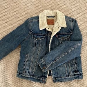 LEVIS ORIGINAL SHERPA TRUCKER JACKET | Like new barely worn!
